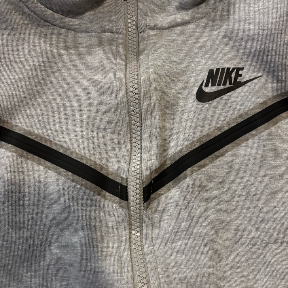 Nike Tech Boys Light Gray Full-Zip Hoodie Size Medium - Picture 4 of 6